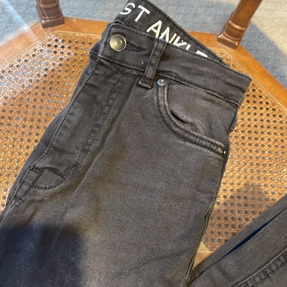 NWOT H&M Jeans - Picture 2 of 5